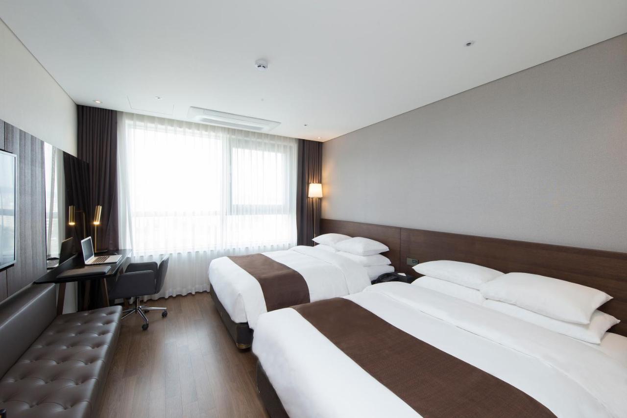 Ramada By Wyndham Daejeon Hotel Buitenkant foto