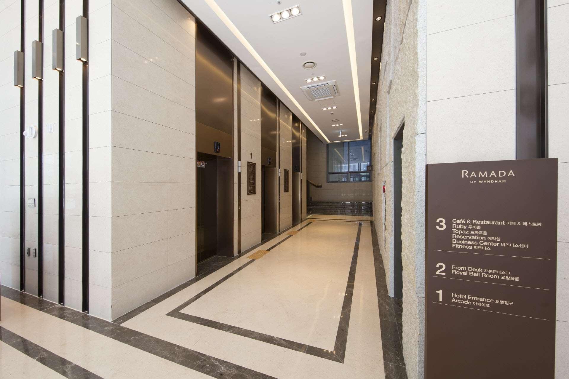 Ramada By Wyndham Daejeon Hotel Buitenkant foto