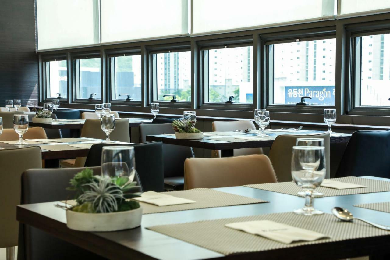 Ramada By Wyndham Daejeon Hotel Buitenkant foto