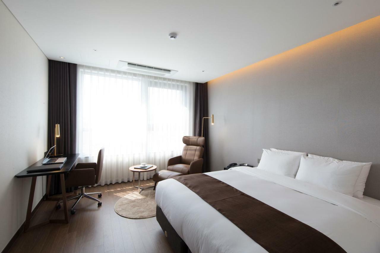 Ramada By Wyndham Daejeon Hotel Buitenkant foto