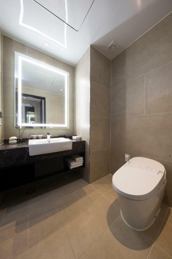 Ramada By Wyndham Daejeon Hotel Buitenkant foto
