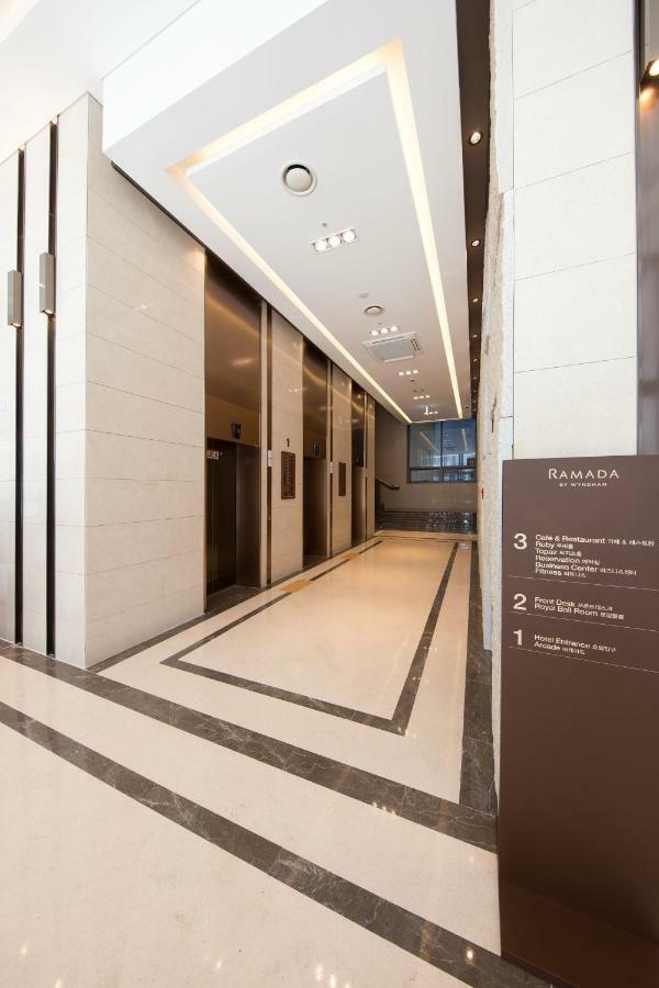 Ramada By Wyndham Daejeon Hotel Buitenkant foto