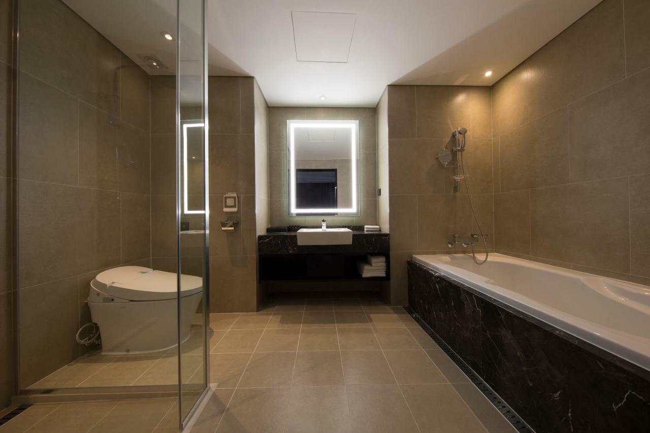 Ramada By Wyndham Daejeon Hotel Buitenkant foto